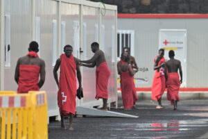 Salvamento Marítimo rescata un cayuco con 283 personas a bordo, en aguas próximas a El Hierro