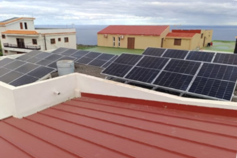 El Ayuntamiento La Frontera finaliza los trabajos de instalación de una planta solar fotovoltaica en el Almacén de Merese