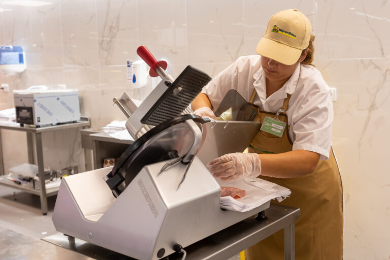 HiperDino ofrece descuentos en una amplia selección de snacks, aperitivos y refrescos durante el Carnaval