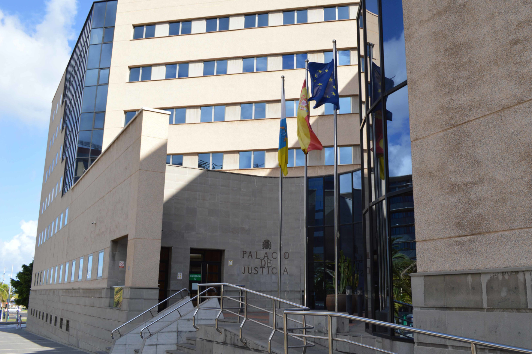 La justicia condena a la empresa pública Meridiano S.A.U. a la readmisión, pago de salarios y una indemnización a una trabajadora, tras declarar la nulidad de su despido