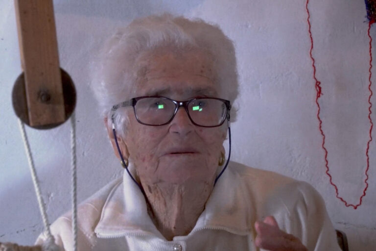 El Cabildo de El Hierro rinde homenaje a la tejedora Mercedes Casañas Hernández este 8M