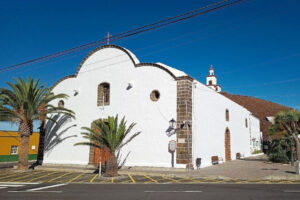 La iglesia de Nuestra Señora de Candelaria en La Frontera celebra una misa por las víctimas del terremoto en Venezuela
