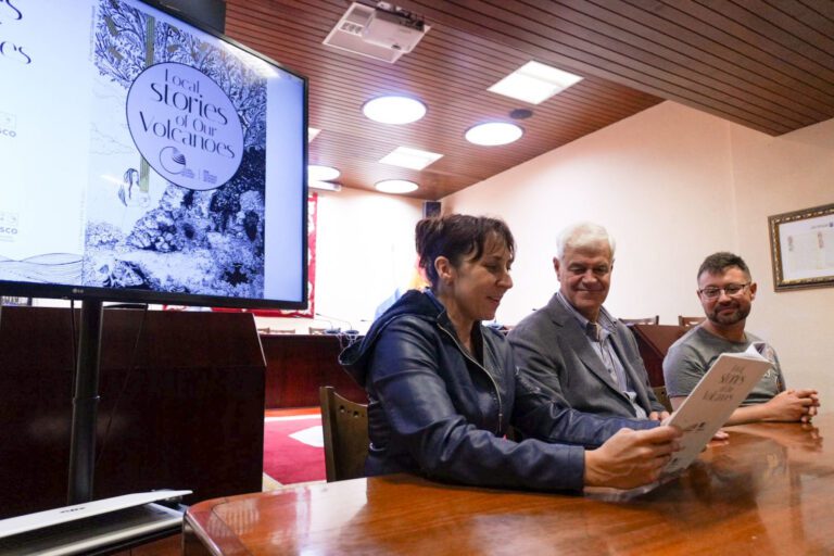 Geoparque El Hierro presenta el libro “Local Stories of Our Volcanoes” en el marco del Día del Libro