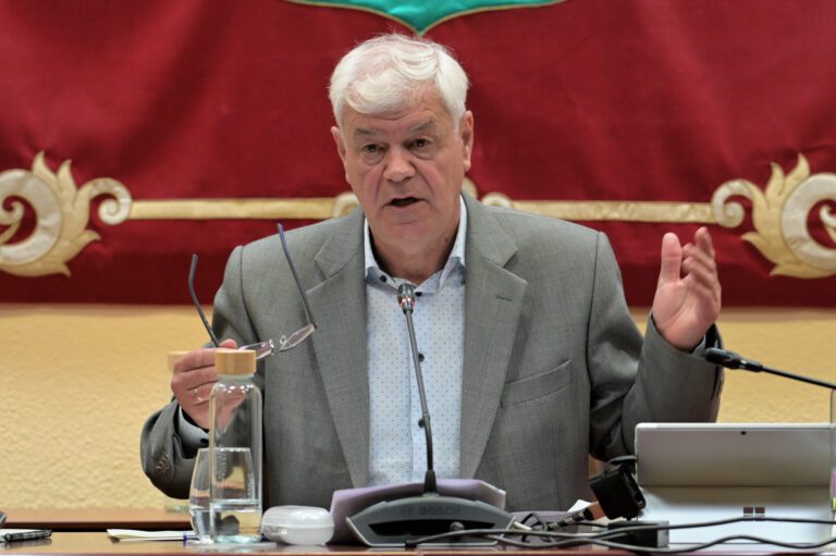 Armas defiende su intención de agotar la legislatura “pese a no contar con la mayoría”