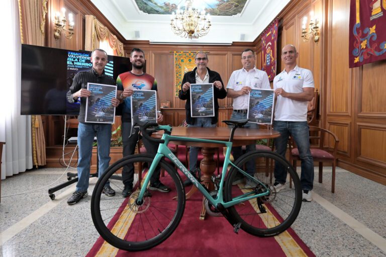 El puerto de La Estaca acoge el III Triatlón Valverde Isla de El Hierro
