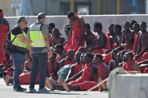 Arriba por sus propios medios un cayuco con 169 personas al puerto de La Estaca