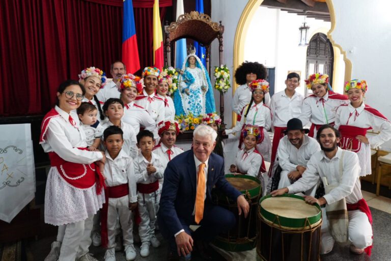 Armas asiste a la Fiesta de Los Pastores en Venezuela