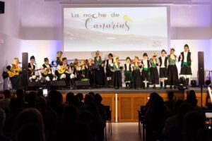 La Asociación Cultural Amador celebra el día de la comunidad con el espectáculo musical y literario “La Noche de Canarias”