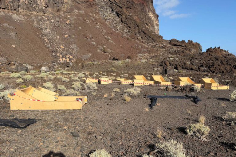 Un grupo de vecinos de El Hierro se opone a la instalación de elementos de cemento en la zona de baño de Tacorón en El Pinar