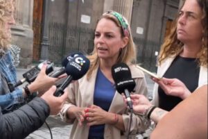 Podemos Canarias denuncia el “auténtico destrozo” en Tacorón y exige la retirada inmediata de las tumbonas de hormigón