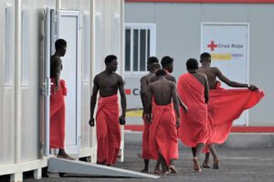 Salvamento Marítimo rescata un cayuco con 119 personas a bordo, en aguas cercanas a El Hierro