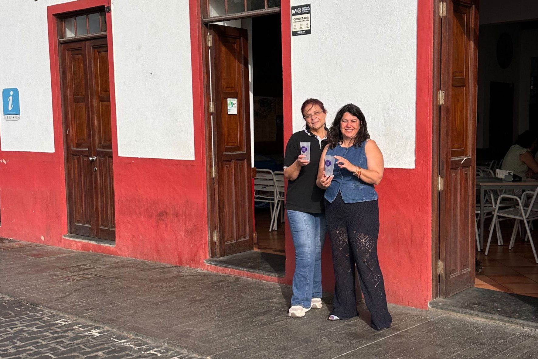 El Ayuntamiento de El Pinar pone en marcha la campaña “Punto Violeta” contra la violencia machista con la ayuda de bares y restaurantes del municipio