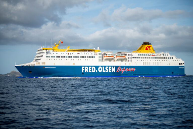 Más de 9.000 pasajeros eligieron la conexión marítima entre Huelva y Canarias de Fred. Olsen Express durante el inicio del verano