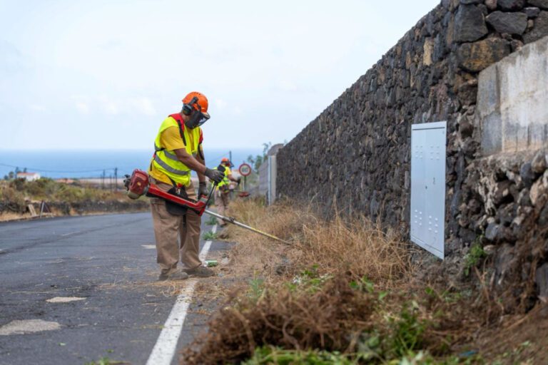 El Ayuntamiento de La Frontera contrata un servicio de limpieza de carreteras, calles, caminos y zonas ajardinadas durante el periodo estival