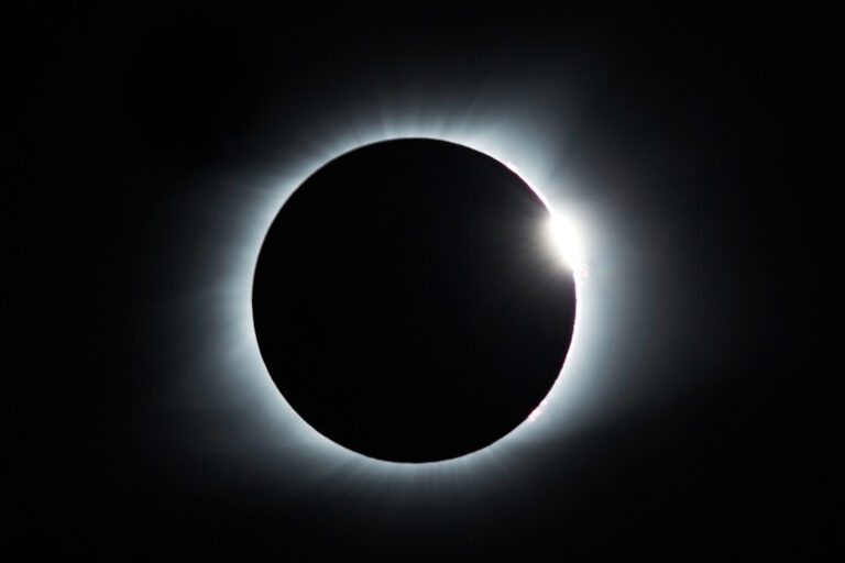 Los Sargos acogerá la observación pública del eclipse solar mañana miércoles en La Frontera