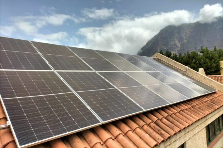 La Frontera ahorra más de 30.000 euros al año gracias a las instalaciones fotovoltaicas en edificios y espacios municipales