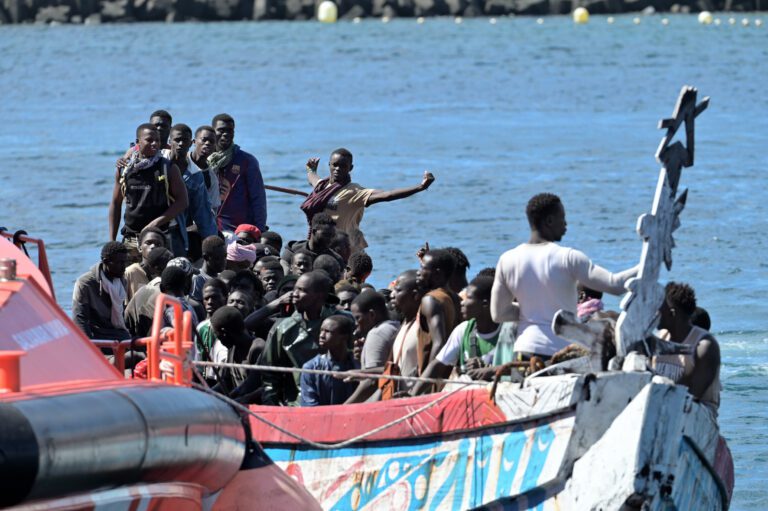 Salvamento Marítimo rescata un nuevo cayuco con 177 personas a bordo en aguas próximas a El Hierro en la tarde de hoy